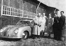 Vor sieben Jahrzehnten, am 26. Mai 1950, fand die erste Neuwagenabholung bei Porsche in Zuffenhausen statt.